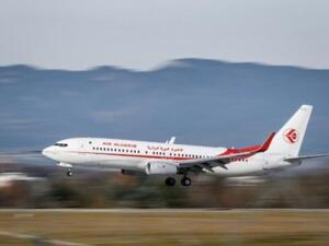 طائرة بوينغ 737-8 دي 6 تابعة للخطوط الجوية الجزائرية تهبط في مطار جنيف
