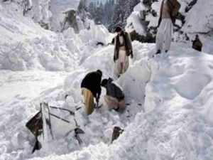 96 قتيلا جراء تساقط الثلوج والانهيارات الثلجية بافغانستان وباكستان