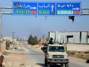 مقاتلون من فصائل "درع الفرات" يتقدمون باتجاه مدينة الباب

