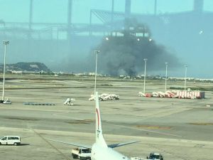 حريق ضخم قرب مطار برشلونة