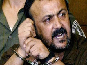 القيادي في حركة فتح مروان البرغوثي الذي يخوض اضرابا عن الطعام منذ ثلاثة أسابيع في السجون الاسرائيلية