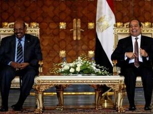 الرئيسان المصري عبد الفتاح السيسي والسوداني عمر البشير