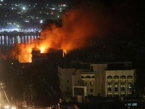 ارشيف/ السنة النيران تتصاعد من مبنى محافظة البصرة