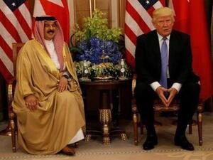 الرئيس الأمريكي دونالد ترامب وعاهل البحرين الملك حمد بن عيسى آل خليفة خلال لقاء في الرياض يوم 21 مايو أيار 2017

