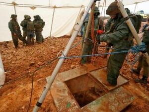 مدخل نفق حفره الجيش لتحديد موقع نفق حفره حزب الله تحت الأراضي الإسرائيلية
