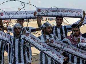 فلسطينيون يتظاهرون عند الحدود بين غزة واسرائيل
