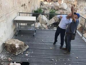 سقوط صخرة ضخمة من حائط البراق