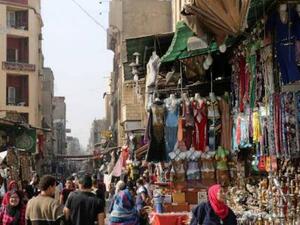 سوق تجاري في وسط القاهرة
