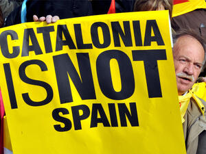 الكاتالونيون يشاركون الأحد في استفتاء الاستقلال 