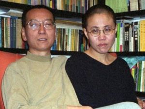 ليو شياوبو مع زوجته

