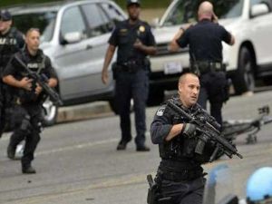 مقتل واصابة ثلاثة شرطيين في تبادل لإطلاق النار في كاليفورنيا