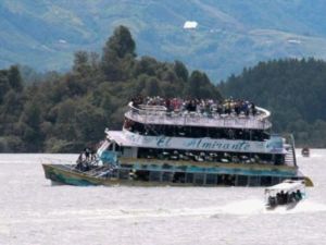 غرق السفينة السياحية "الميرانتي" في بحيرة غواتابيه
