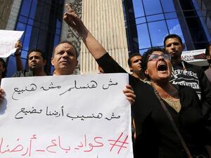 الاف المتظاهرين في مصر ينادون باسقاط  السيسي
