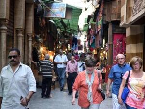 سياح في القاهرة
