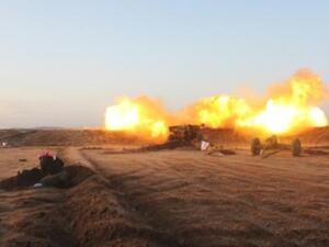 مدفعية لجيش الفتح في قرية ام الكراميل قرب حلب
