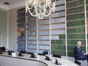 النائب الهولندي غرت فيلدرز في البرلمان في لاهاي
