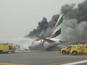 الطائرة الإماراتية واجهت تغيرا في اتجاه الريح قبل هبوطها واحتراقها