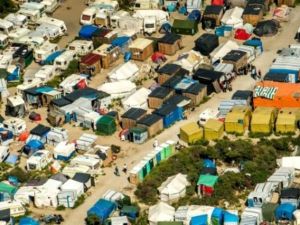 مخيم عشوائي يسمى "الادغال" في كاليه شمال فرنسا
