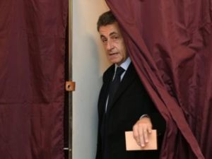 الانتخابات التمهيدية لليمين الفرنسي تشهد تعبئة لاسقاط ساركوزي