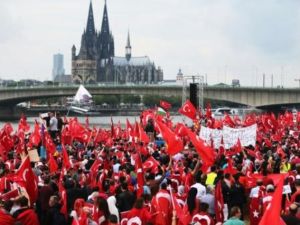 بدء تجمع موال لاردوغان في المانيا