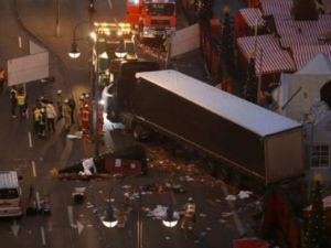 سوق الميلاد في برلين بعد الهجوم الارهابي الذي اسفر عن مقتل 12 شخصا واصابة العشرات في كانون الاول/ديسمبر 2016

