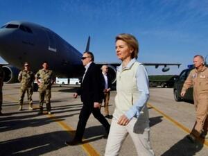 فان دير ليين اثناء تفقدها وحدات بلادها المنتشرة في الاردن
