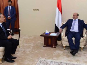 مبعوث الامم المتحدة الخاص الى اليمن اسماعيل ولد الشيخ احمد والرئيس اليمني عبد ربه منصور هادي في عدن