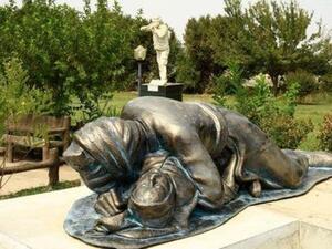 تمثال لعمر خوار وهو نصب تذكاري لتخليد ذكرى ضحايا هجوم كيماوي في حلبجة في عام 1988
