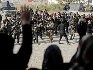 رايات بيضاء وزغاريد لاستقبال القوات العراقية في الموصل
