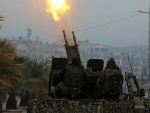 مقاتلان من الجيش السوري الحر في حلب
