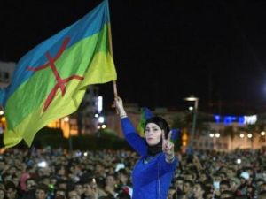 مشاركون في احتجاج على مقتل بائع في الحسيمة بشمال المغرب
