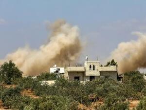 دخان يتصاعد على أثر قصف للجيش السوري في محافظة ادلب
