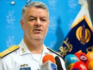 قائد القوات البحرية الإيرانية الأدميرال حسين خانزادي