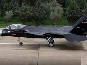 ايران تكشف عن اول طائرة مقاتلة محلية الصنع

