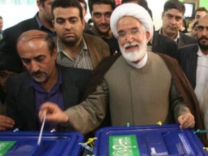 الاصلاحي مهدي كروبي

