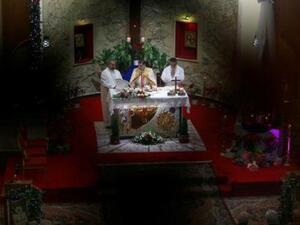 مسيحيو العراق في قدام عيد الميلاد في كنيسة في بغداد يوم الثلاثاء
