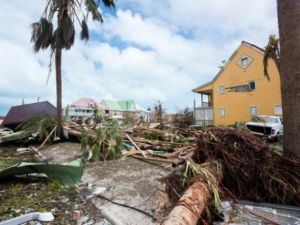 صورة تظهر دمارا في الجانب الفرنسي من جزيرة سان مارتان في الكاريبي أحدثه الإعصار إيرما
