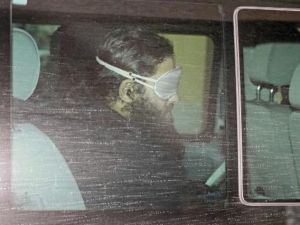 موقوف في حافلة للامن الالماني في طريقه الى النيابة العامة الفدرالية في كارلسروهي جنوب المانيا اشتبهت السلطات في انتمائه الى تنظيم الدولة الاسلامية

