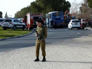 انتشار لقوات الامن واجهزة الاسعاف في موقع عملية الدهس في القدس

