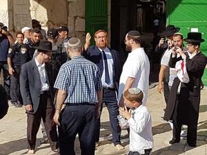 عضوان في الكنيست الاسرائيلي يقتحمان الأقصى