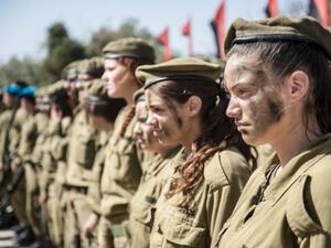 حاخام يرفض خدمة النساء في الجيش الإسرائيلي
