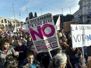الاف المتظاهرين ضد الاستفتاء الدستوري في ايطاليا
