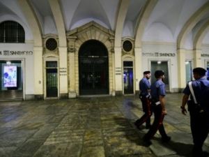 دورية للشرطة الايطالية في تورينو
