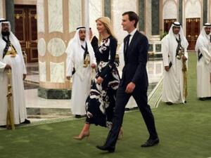 ايفانكا ترامب ابنة الرئيس الاميركي دونالد ترامب مع زوجها جاريد كوشنر في الديوان الملكي السعودي في الرياض

