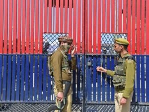 شرطيان هنديان في سريناغار

