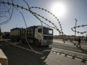 شاحنة عند معبر كرم ابو سالم
