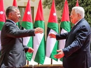 الملك عبدالله الثاني والرئيس الفلسطيني محمود عباس في القصر الملكي الاردني في عمان

