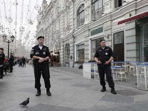 شرطة موسكو تطوق شارعا قريبا من الكرملين بعد العثور على حقيبة مريبة

