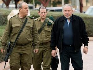  وزير الدفاع الإسرائيلي، أفيغدور ليبرمان (يمين)