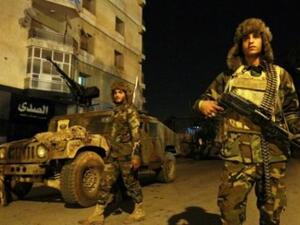 عناصر من "الجيش الوطني الليبي" بقيادة المشير خليفة حفتر خلال دوريات شرق بنغازي
